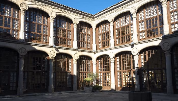 Paradores aplica un ERTE encubierto que afecta a los quince paradores de Castilla y León