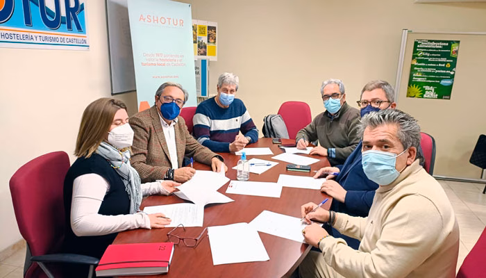 Firma del Preacuerdo del Convenio del sector de Hostelería de Castellón por sindicatos y patronal del sector